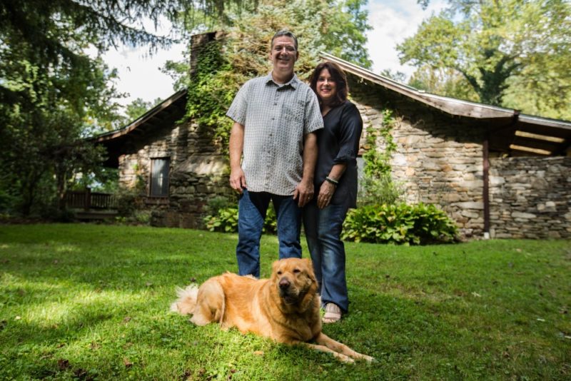 Couple in front of Fryemont Inn with dog