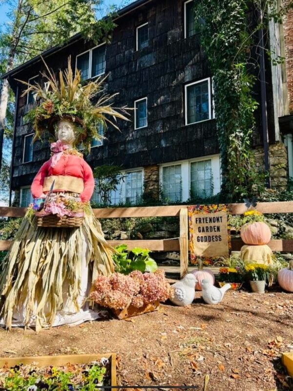 2025 Fryemont Inn Scarecrow Contest Entry